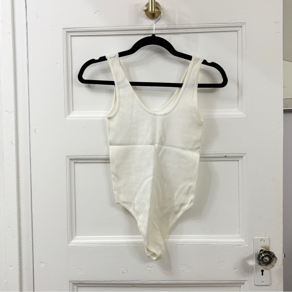 NWOT ZARA Ribbed White Seamless Sleeveless Low Back Bodysuit Sz Small